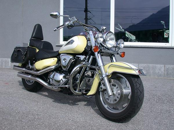 Suzuki VL 1500 Intruder Yellow